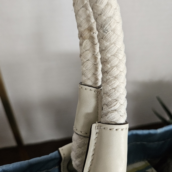 Coach F16624 East West Beach Tote w/Rare Seahorse Charm And Matching Wristlet - Picture 10 of 15